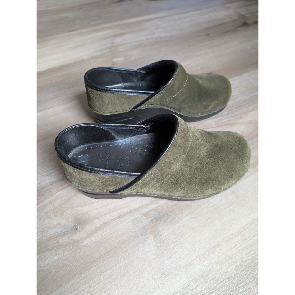 Dansko Professional Clogs in Olive Green Suede, Size 38 (S2) - Picture 2 of 9